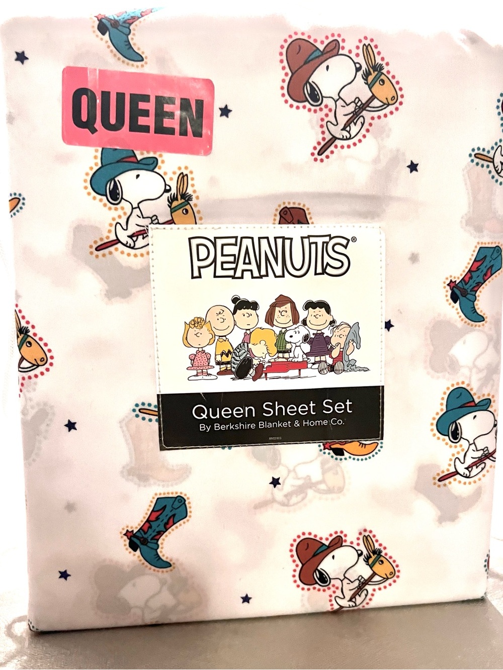 NEW SNOOPY PEANUTS Cowboy Boots Sheets Queen Size Set. White background.